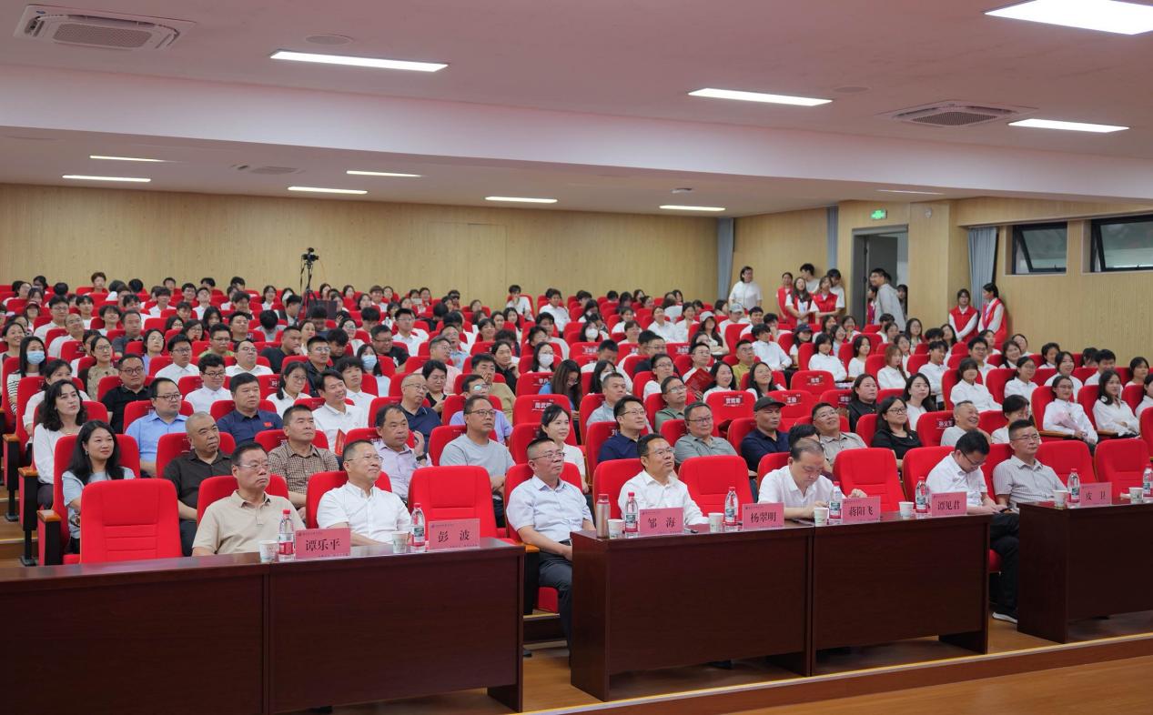 至诚行万里·精业绘宏图  我校举行2026年毕业典礼